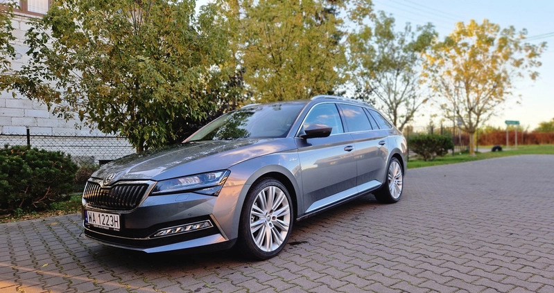 Skoda Superb cena 189340 przebieg: 21000, rok produkcji 2022 z Warszawa małe 106